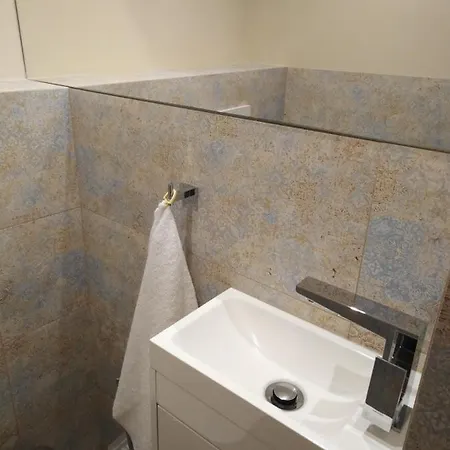 Apartment Przyladek Brwinow